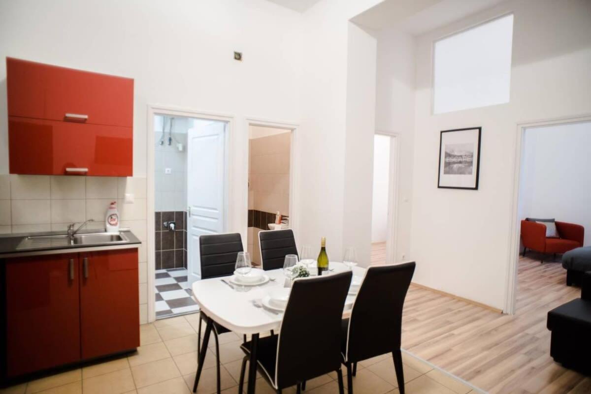 Very Central Spacious Ac Apartment Budapest Kültér fotó